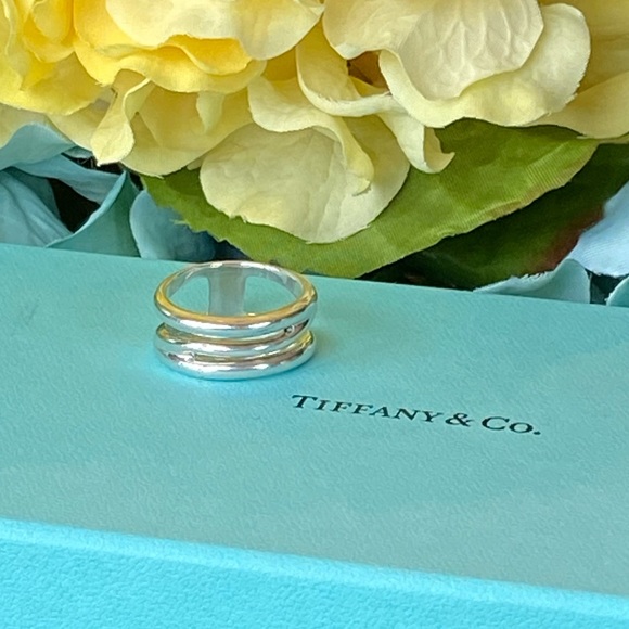 Tiffany & Co. Jewelry - Vintage Tiffany & Co Triple Wave 🌊 ring